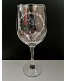 Gravírovaný pohár na víno